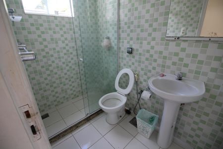 Casa de condomínio à venda com 600m², 6 quartos e 4 vagasBanheiro de Serviço