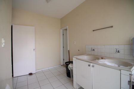 Casa de condomínio à venda com 600m², 6 quartos e 4 vagasÁrea de Serviço
