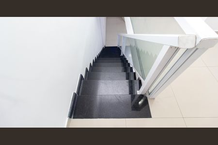 Casa à venda com 250m², 3 quartos e 2 vagasEscada