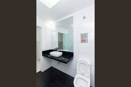 Casa à venda com 250m², 3 quartos e 2 vagasBanheiro 