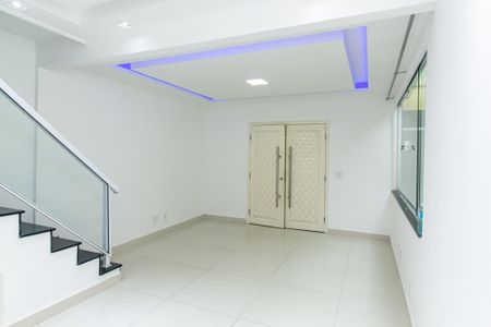 Casa à venda com 250m², 3 quartos e 2 vagasSala