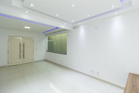 Casa à venda com 250m², 3 quartos e 2 vagasSala