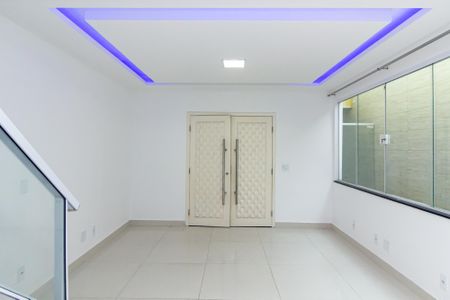 Casa à venda com 250m², 3 quartos e 2 vagasSala