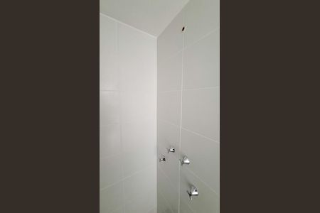 Banheiro de kitnet/studio à venda com 1 quarto, 26m² em Pinheiros, São Paulo