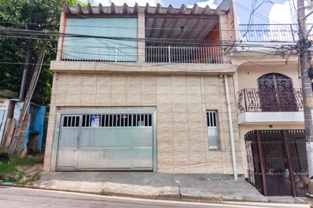 Casa à venda com 196m², 3 quartos e 2 vagas Casa à venda com 196m², 3 quartos e 2 vagasFachada