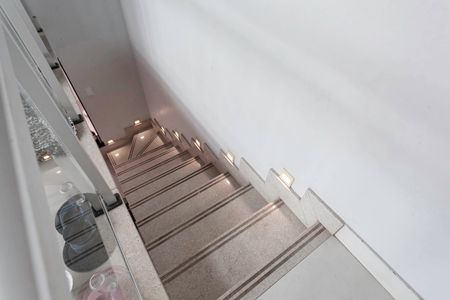 Apartamento à venda com 100m², 2 quartos e 1 vagaEscada