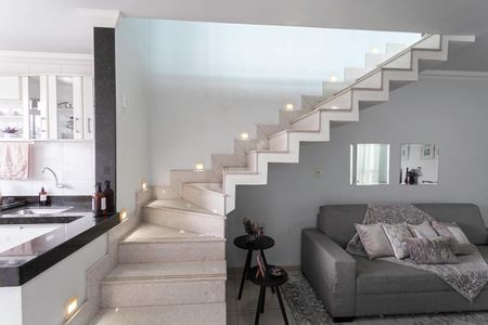 Apartamento à venda com 100m², 2 quartos e 1 vagaEscada