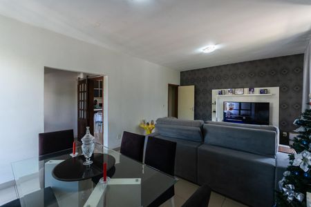 Casa à venda com 251m², 3 quartos e 4 vagasSala