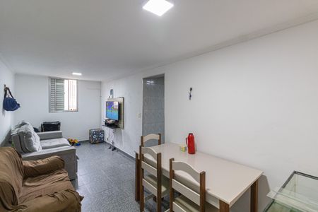 Sala de apartamento para alugar com 2 quartos, 58m² em Conjunto Residencial José Bonifácio, São Paulo