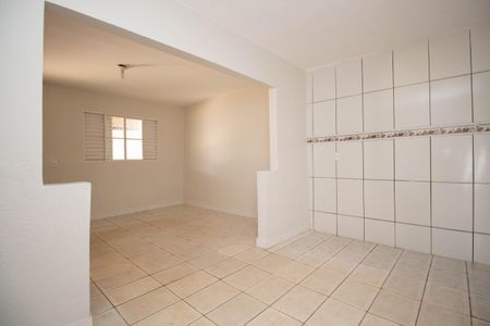 Sala  de casa para alugar com 3 quartos, 100m² em Qng 2, Brasília