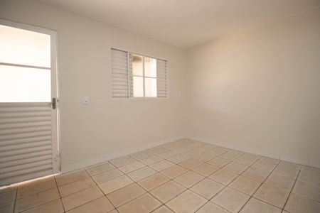 Sala  de casa para alugar com 3 quartos, 100m² em Qng 2, Brasília