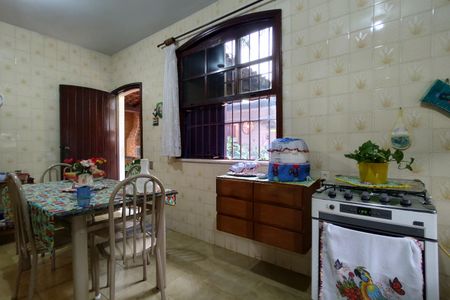 Casa de condomínio à venda com 220m², 3 quartos e 5 vagas Casa de condomínio à venda com 220m², 3 quartos e 5 vagasCozinha - Armários