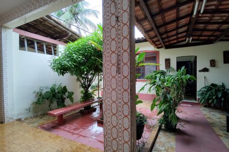 Casa de condomínio à venda com 220m², 3 quartos e 5 vagas Casa de condomínio à venda com 220m², 3 quartos e 5 vagasQuintal