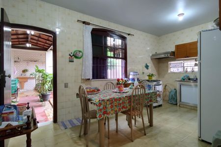 Casa de condomínio à venda com 220m², 3 quartos e 5 vagas Casa de condomínio à venda com 220m², 3 quartos e 5 vagasCozinha - Armários