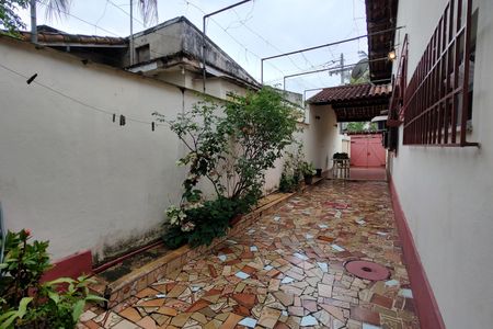 Casa de condomínio à venda com 220m², 3 quartos e 5 vagas Casa de condomínio à venda com 220m², 3 quartos e 5 vagasQuintal