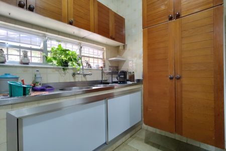 Casa de condomínio à venda com 220m², 3 quartos e 5 vagas Casa de condomínio à venda com 220m², 3 quartos e 5 vagasCozinha - Armários