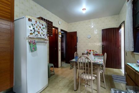 Casa de condomínio à venda com 220m², 3 quartos e 5 vagas Casa de condomínio à venda com 220m², 3 quartos e 5 vagasCozinha - Armários