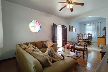 Casa de condomínio à venda com 220m², 3 quartos e 5 vagas Casa de condomínio à venda com 220m², 3 quartos e 5 vagasSala