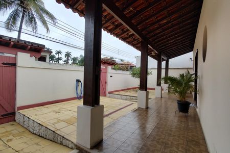 Casa de condomínio à venda com 220m², 3 quartos e 5 vagas Casa de condomínio à venda com 220m², 3 quartos e 5 vagasVaranda