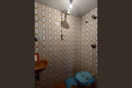 Casa de condomínio à venda com 220m², 3 quartos e 5 vagasBanheiro de serviço