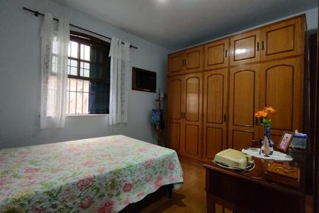 Casa de condomínio à venda com 220m², 3 quartos e 5 vagas Casa de condomínio à venda com 220m², 3 quartos e 5 vagasQuarto 1