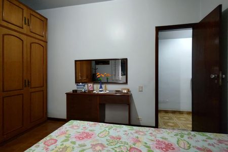 Casa de condomínio à venda com 220m², 3 quartos e 5 vagas Casa de condomínio à venda com 220m², 3 quartos e 5 vagasQuarto 1