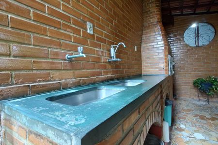 Casa de condomínio à venda com 220m², 3 quartos e 5 vagas Casa de condomínio à venda com 220m², 3 quartos e 5 vagasChurrasqueira