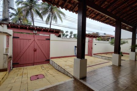 Casa de condomínio à venda com 220m², 3 quartos e 5 vagas Casa de condomínio à venda com 220m², 3 quartos e 5 vagasQuintal