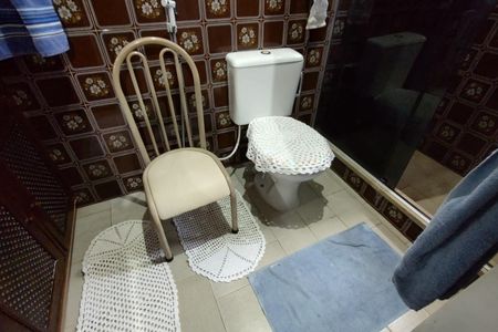 Casa de condomínio à venda com 220m², 3 quartos e 5 vagas Casa de condomínio à venda com 220m², 3 quartos e 5 vagasBanheiro da Suíte