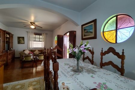 Casa de condomínio à venda com 220m², 3 quartos e 5 vagas Casa de condomínio à venda com 220m², 3 quartos e 5 vagasSala