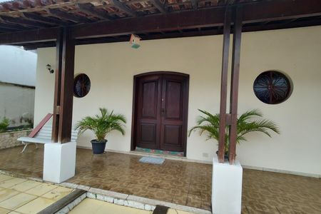 Casa de condomínio à venda com 220m², 3 quartos e 5 vagas Casa de condomínio à venda com 220m², 3 quartos e 5 vagasFachada