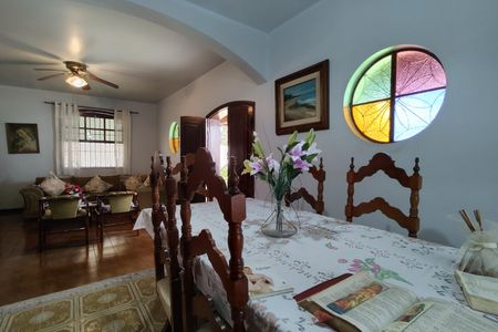 Casa de condomínio à venda com 220m², 3 quartos e 5 vagas Casa de condomínio à venda com 220m², 3 quartos e 5 vagasSala