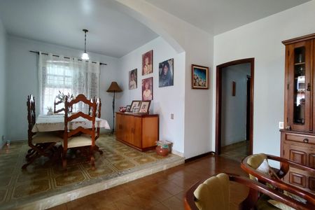 Casa de condomínio à venda com 220m², 3 quartos e 5 vagas Casa de condomínio à venda com 220m², 3 quartos e 5 vagasSala