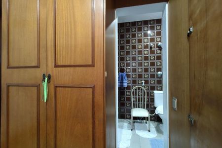 Casa de condomínio à venda com 220m², 3 quartos e 5 vagas Casa de condomínio à venda com 220m², 3 quartos e 5 vagasQuarto 2 - Suíte