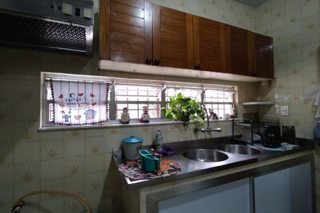 Casa de condomínio à venda com 220m², 3 quartos e 5 vagas Casa de condomínio à venda com 220m², 3 quartos e 5 vagasCozinha - Armários