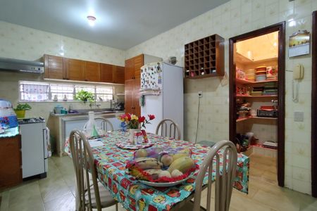 Casa de condomínio à venda com 220m², 3 quartos e 5 vagas Casa de condomínio à venda com 220m², 3 quartos e 5 vagasCozinha - Armários