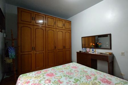 Casa de condomínio à venda com 220m², 3 quartos e 5 vagas Casa de condomínio à venda com 220m², 3 quartos e 5 vagasQuarto 1