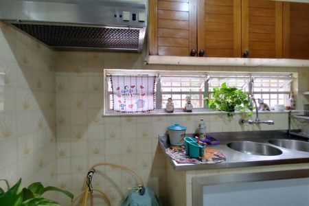 Casa de condomínio à venda com 220m², 3 quartos e 5 vagas Casa de condomínio à venda com 220m², 3 quartos e 5 vagasCozinha - Armários