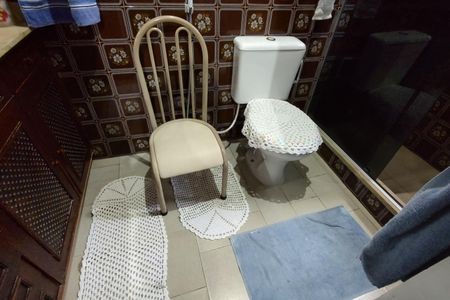 Casa de condomínio à venda com 220m², 3 quartos e 5 vagas Casa de condomínio à venda com 220m², 3 quartos e 5 vagasBanheiro da Suíte