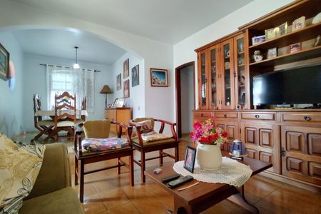 Casa de condomínio à venda com 220m², 3 quartos e 5 vagas Casa de condomínio à venda com 220m², 3 quartos e 5 vagasSala