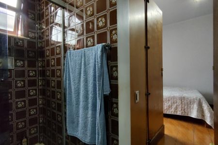 Casa de condomínio à venda com 220m², 3 quartos e 5 vagas Casa de condomínio à venda com 220m², 3 quartos e 5 vagasBanheiro da Suíte