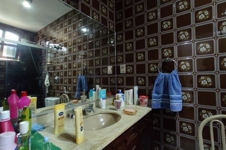 Casa de condomínio à venda com 220m², 3 quartos e 5 vagas Casa de condomínio à venda com 220m², 3 quartos e 5 vagasBanheiro da Suíte