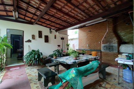 Casa de condomínio à venda com 220m², 3 quartos e 5 vagas Casa de condomínio à venda com 220m², 3 quartos e 5 vagasChurrasqueira