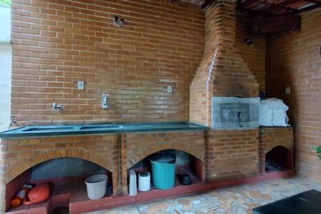 Casa de condomínio à venda com 220m², 3 quartos e 5 vagas Casa de condomínio à venda com 220m², 3 quartos e 5 vagasChurrasqueira