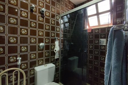 Casa de condomínio à venda com 220m², 3 quartos e 5 vagas Casa de condomínio à venda com 220m², 3 quartos e 5 vagasBanheiro da Suíte