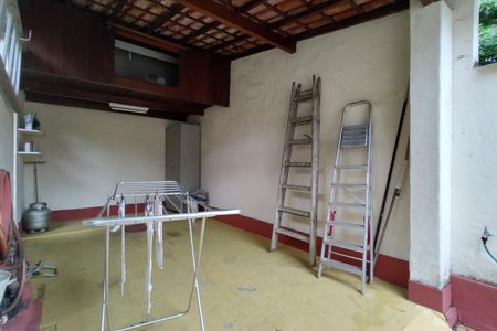 Casa de condomínio à venda com 220m², 3 quartos e 5 vagas Casa de condomínio à venda com 220m², 3 quartos e 5 vagasGaragem