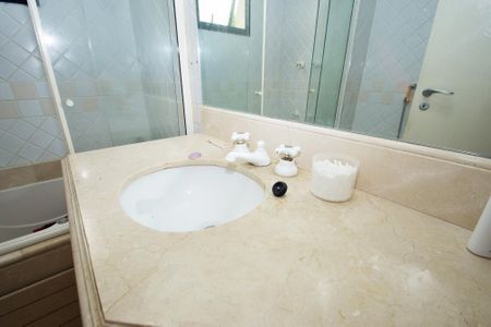 Apartamento para alugar com 156m², 4 quartos e 3 vagasbanheiro quarto 1