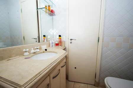 Apartamento para alugar com 156m², 4 quartos e 3 vagasbanheiro quarto 1