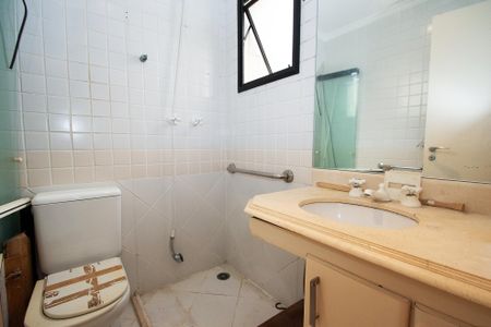 Apartamento para alugar com 156m², 4 quartos e 3 vagasbanheiro quarto 2