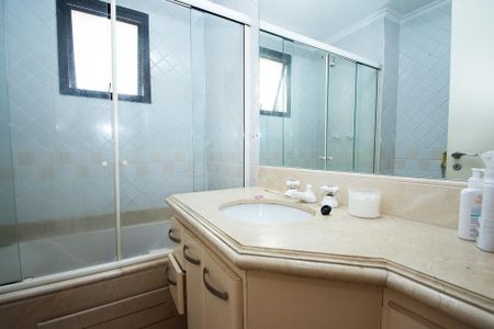 Apartamento para alugar com 156m², 4 quartos e 3 vagasbanheiro quarto 1